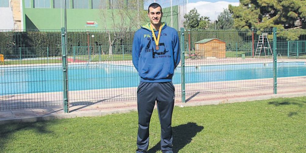 Empezó a nadar con tres años y en el futuro se como técnico deportivo del Club al que ha pertenecido toda su vida