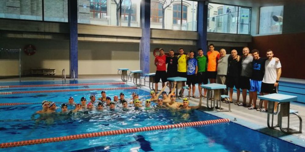Jerina Gutiérrez y Miriam Lillo disfrutan de la concentración con la Selección Valenciana de Natación